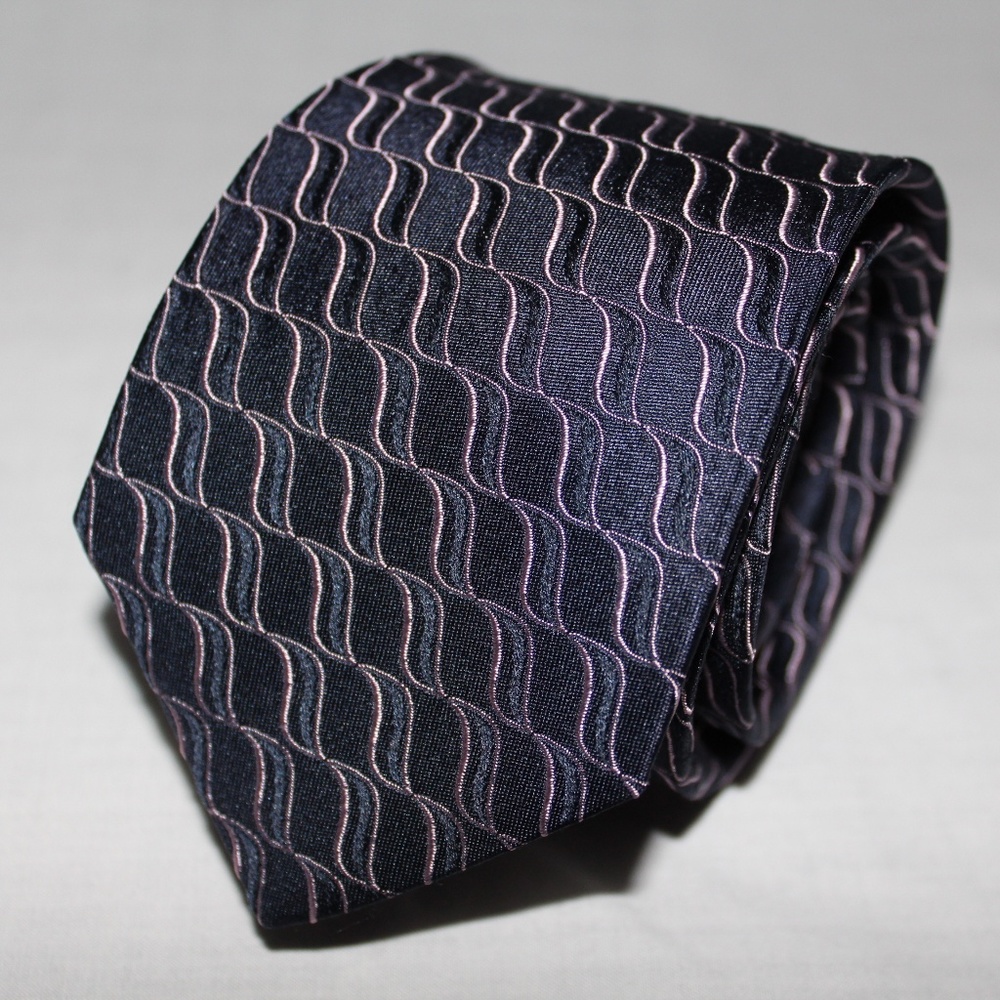 Hugo Boss navy and pink tie 3"x58"